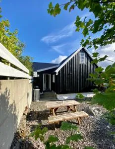 Charming house downtown - the whole house or a bedroom - you choose! - Leynar