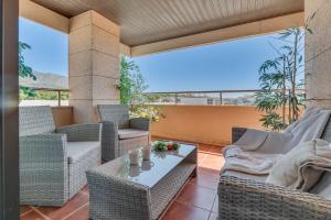 VACATION MARBELLA I The Sunrise Golden Mile Flat, Next to Convention Center, Recently Refurbished, Prime Location, 300m to the BEACH