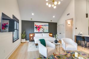 Walk to Shops and Restaurants Chic Galveston Studio