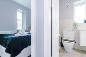 Lux 3 Bed 10 mins from Centre - Parking & Netflix