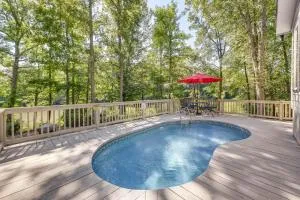 Waterfront Urbanna Home with Private Dock and Pool - Topping