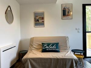 Maisons de vacances Studio neuf avec mezzanine dans un coin paisible avec piscine partagee : photos des chambres