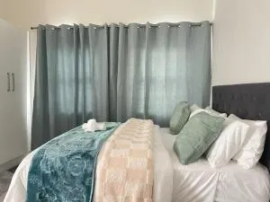 Sunningdale White House Accomodations - Bloubergsvlei