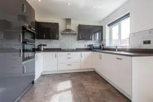 Stylish new build 4 bedrm house near Cheshire Oaks - 莱德沙姆