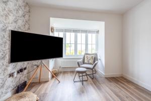 Stylish new build 4 bedrm house near Cheshire Oaks