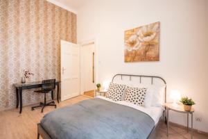 Central Comfy Large Apartment