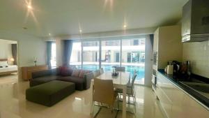 B14 Pool Access partial Seaview 2brs 1 bath Karon