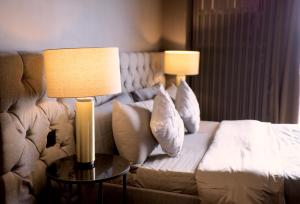 Luxury Apartment with PA, Skyline View & Top Amenities