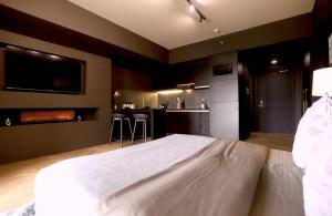 Luxury Apartment with PA, Skyline View & Top Amenities