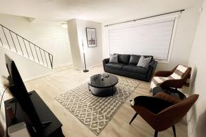 Beautiful and Spacious 3 BDR 3 Beds Home - 4hvězdičkové hotely ve městě Winnipeg