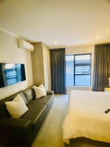 Zuriel Spaces 2 bedrooms 2 bathrooms Luxurious Modern Apartment