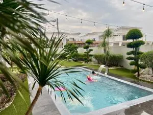 Luxurious Pool Villa , Ipoh with Karaoke, Snooker for 15-20 pax - Kampong Pasir Puteh
