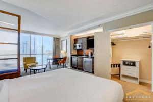 MGM Signature-22-809 F1 Track & Strip View Studio