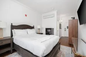 Santa Rosa Stonehouse Private Wine Country Getaway - 佩塔卢马