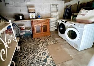Maisons de vacances La Petite Madeleine is a Charming 2 Bedroom Pet Friendly Gite situated on Dinan Port : photos des chambres