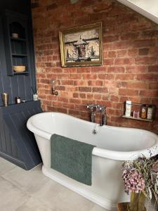 Stylish Two Large Double Bedroom House in Central Harrogate with on street parking