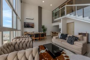 Modern 3BR duplex Apt. Great view and location