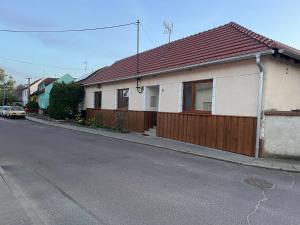 Domek na růžku celá chalupa