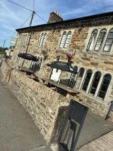 Cross Hands Hotel - Cwmann