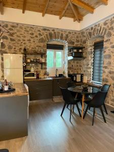 Stone House 1909 Pili Evia