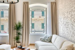 Luxury Main Square apartment by MN Property