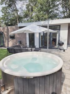 Sallands Chalet met Hottub en Sauna
