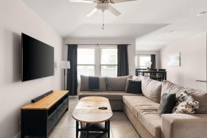 Charming 4BR Home w Spacious Backyard in Hutto