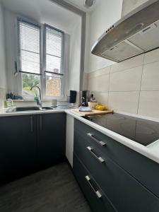 Idéal couple & pro centre calme, wifi, proche gare