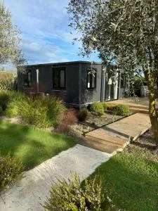 Adorable little container house - Poukawa