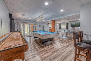 Grand Antilia - 6BR w Hot Tub,GameRoom & BonusRoom
