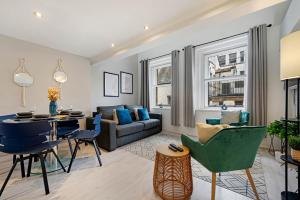 NEW! Stunning City Centre 2-bed apartment in Liverpool by 53 Degrees Property, Ideal for Small Groups, Sleeps 6!