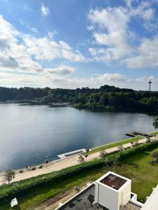 Panoramablick über den See