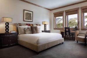 Luxury 3 Bedroom Residence In Lionshead Village - Walk To Ski!