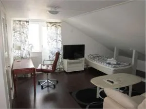 Modern vindsvåning med balkong 2 km från centrum - Gammelstaden