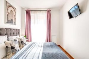 Central - NEW - with Sunny Balcony