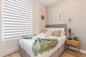 Bright and Airy Studio with Minimalist Charm