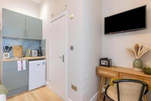 Bright and Airy Studio with Minimalist Charm