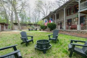 The Furry Main Lodge - Waynesville