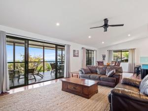 Colours of Cylinder by Discover Stradbroke