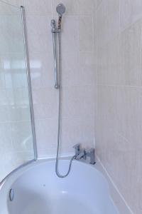 3 Bedroom House Manchester with en-suite Free Wifi and Parking