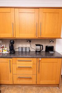 3 Bedroom House Manchester with en-suite Free Wifi and Parking