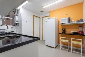 Novo. Vista Lateral para a Praia, 2 ou 3 quartos, wi fi, cozinha completa e ar.