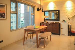 Stylish 1BR Near US Embassy & Luneta with Pool & Gym