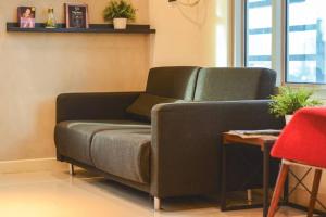 Stylish 1BR Near US Embassy & Luneta with Pool & Gym