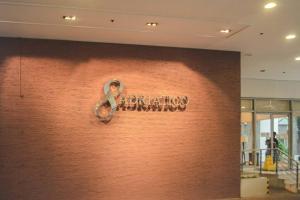 Stylish 1BR Near US Embassy & Luneta with Pool & Gym