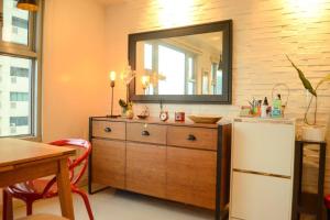 Stylish 1BR Near US Embassy & Luneta with Pool & Gym