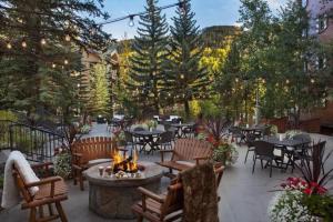 Luxury Hotel Room With 2 Queen Beds In Lionshead Village
