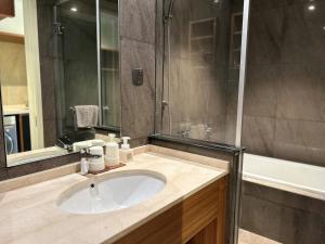 Phòng 2 Giường Đơn Có Phòng Tắm (Twin Room with Bathroom)
