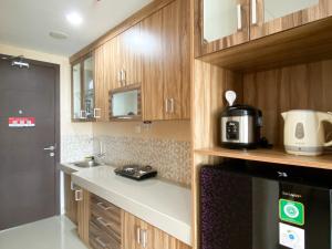 Homey and Simply Studio The Enviro Apartment By Travelio