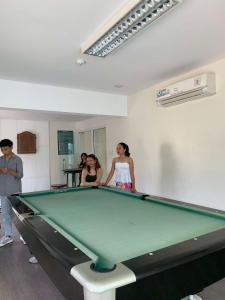 Central Dumaguete Mountain View Studio in Marina- 300Mbps WiFi, Pool, Gym